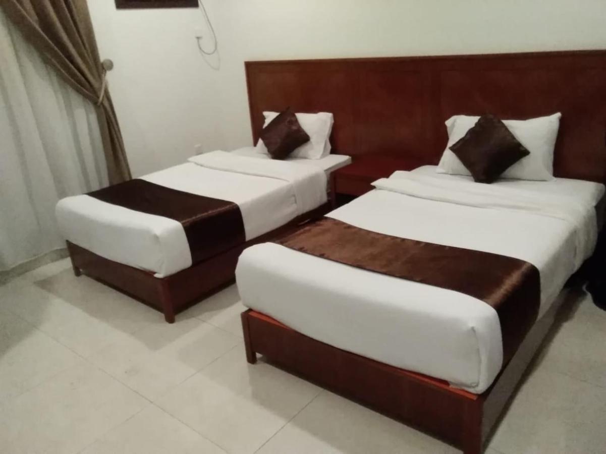Iwan Alandalusia Al Ajaweed Aparthotel Jeddah Exterior photo