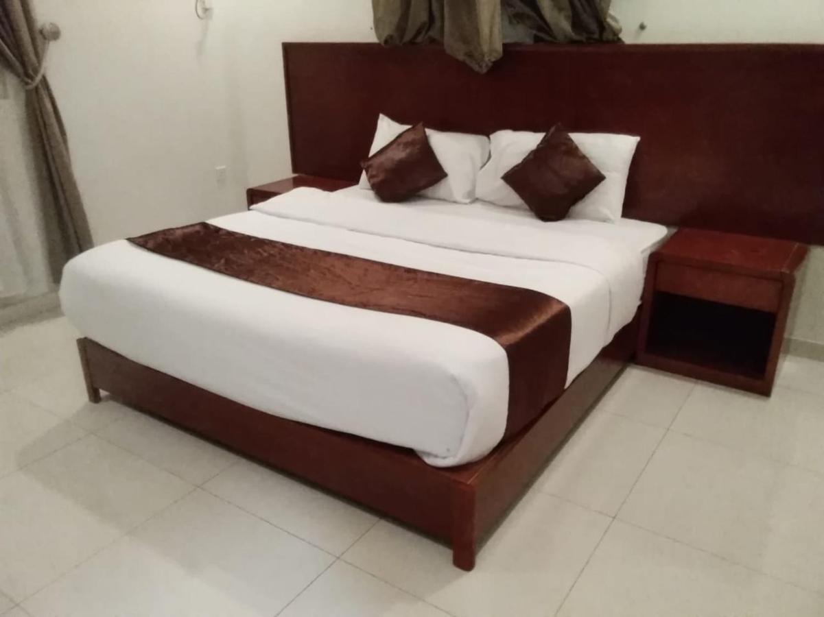 Iwan Alandalusia Al Ajaweed Aparthotel Jeddah Exterior photo